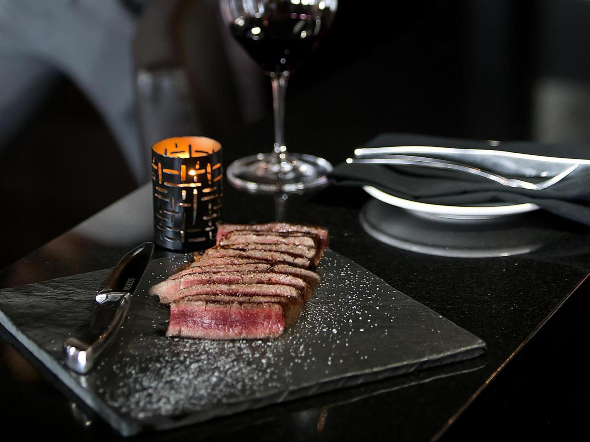 Otl Gouverneur Сагне Екстер'єр фото A steak at the restaurant