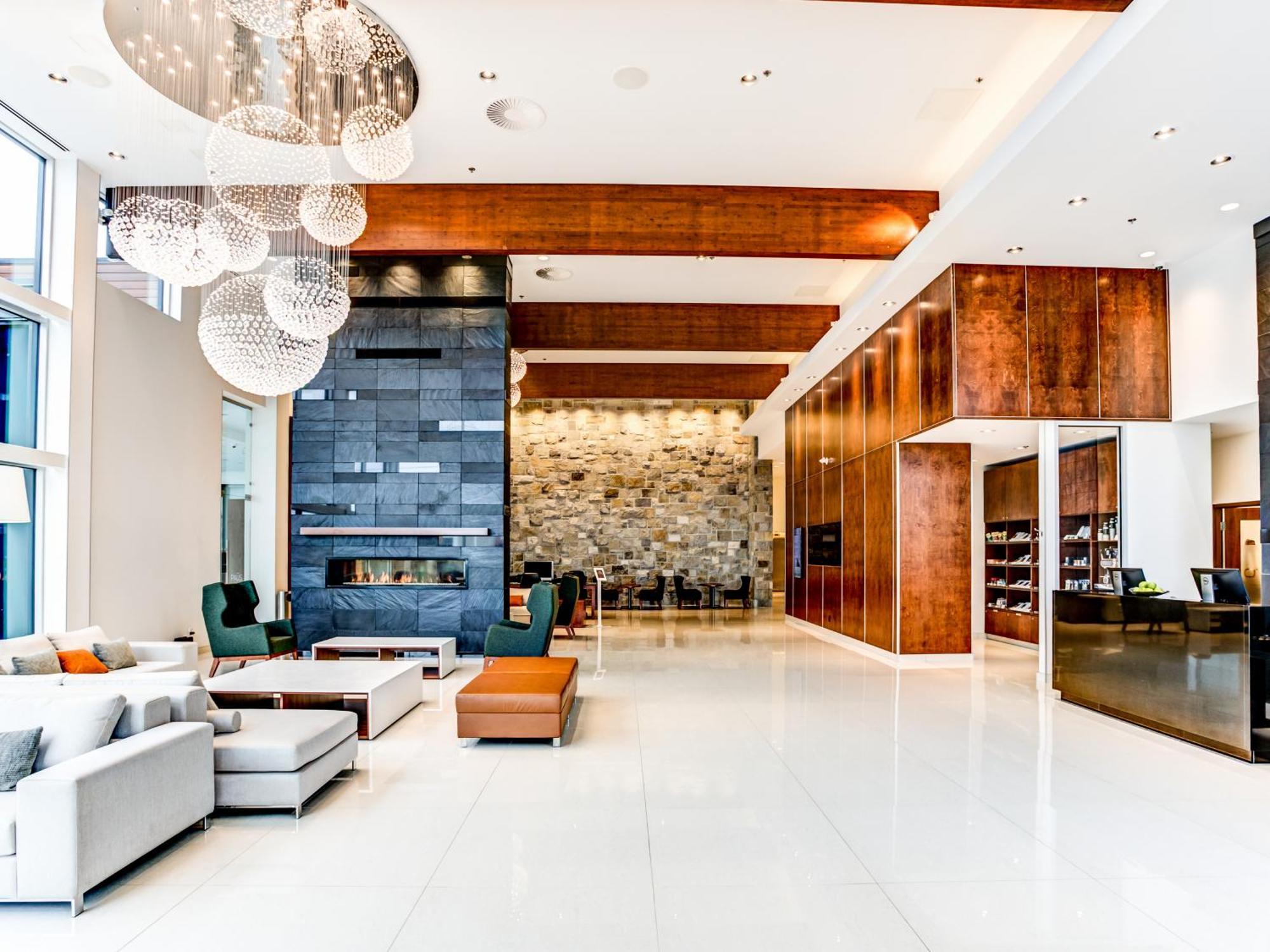 Otl Gouverneur Сагне Екстер'єр фото The lobby of the Ritz-Carlton, Downtown, Los Angeles