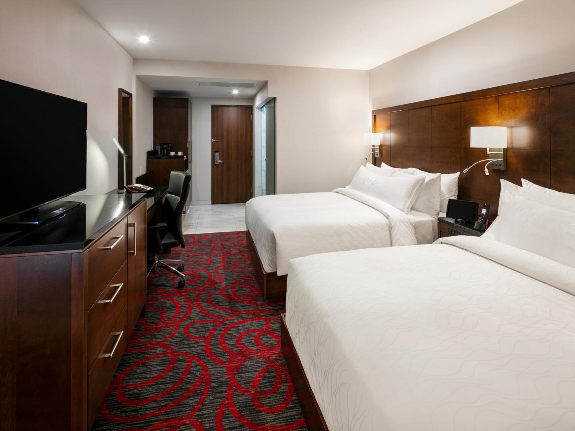 Otl Gouverneur Сагне Екстер'єр фото A guest room at the Hilton Garden Inn in San Francisco
